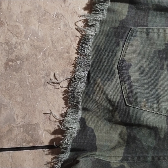 🦋🏵️🦋We the Free Camp Cut Off Shorts - Picture 12 of 12